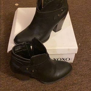 Women’s black bootie